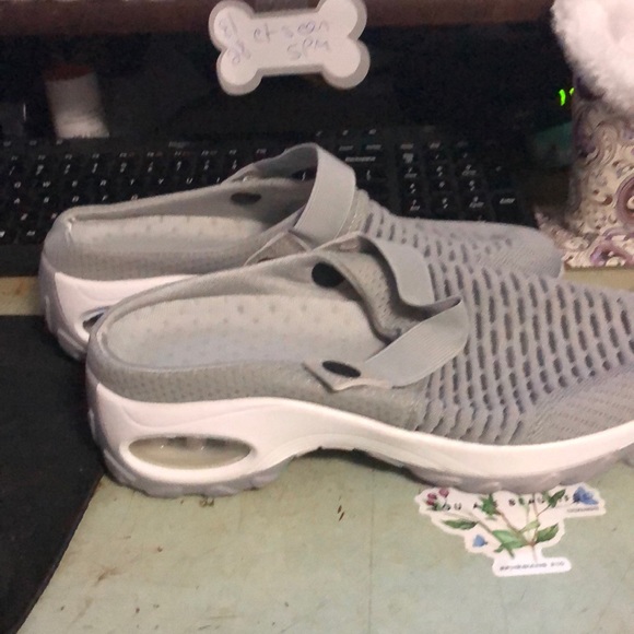 shoes - Picture 2 of 3